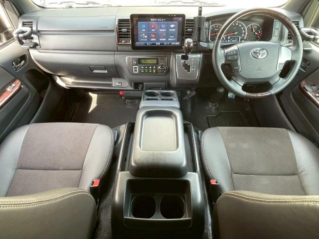 Toyota Hiace Van 10