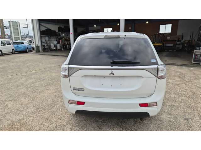 Mitsubishi Outlander PHEV 5