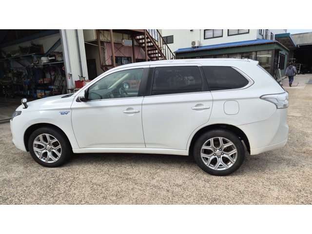 Mitsubishi Outlander PHEV 7