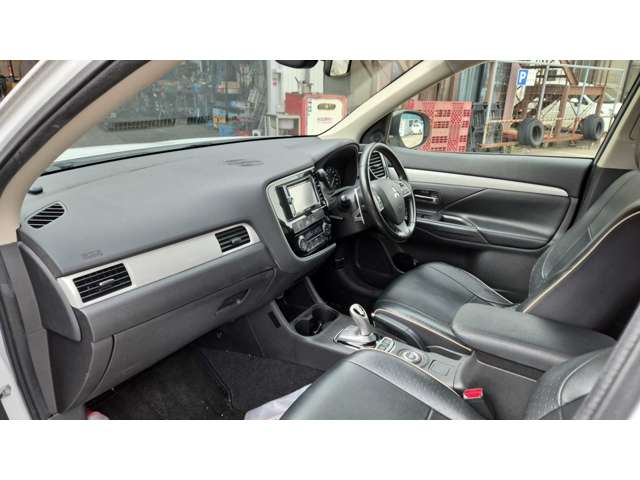 Mitsubishi Outlander PHEV 9