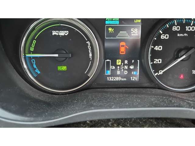 Mitsubishi Outlander PHEV 10