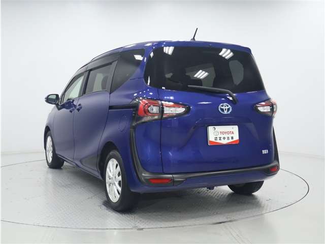 Toyota Sienta 2