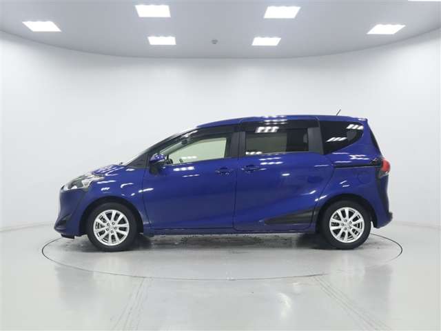 Toyota Sienta 4