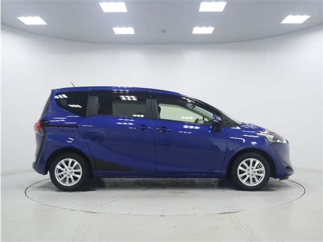 Toyota Sienta 5