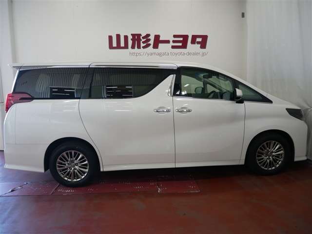 Toyota Alphard 3