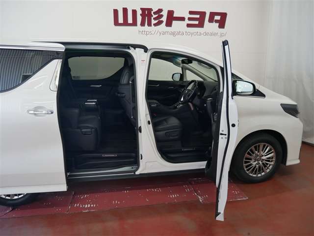 Toyota Alphard 5