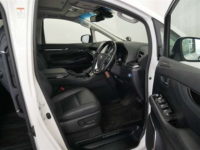 Toyota Alphard 6