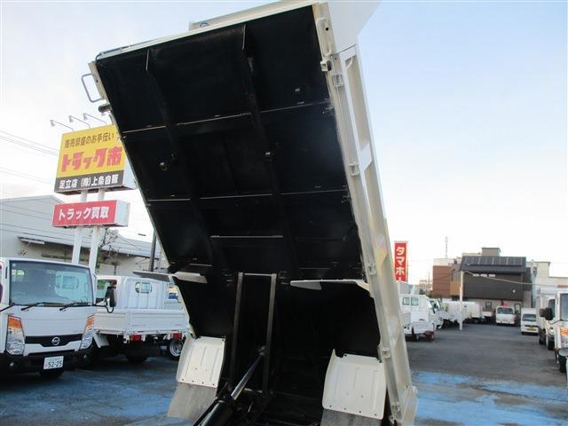 Hino Dutro 9
