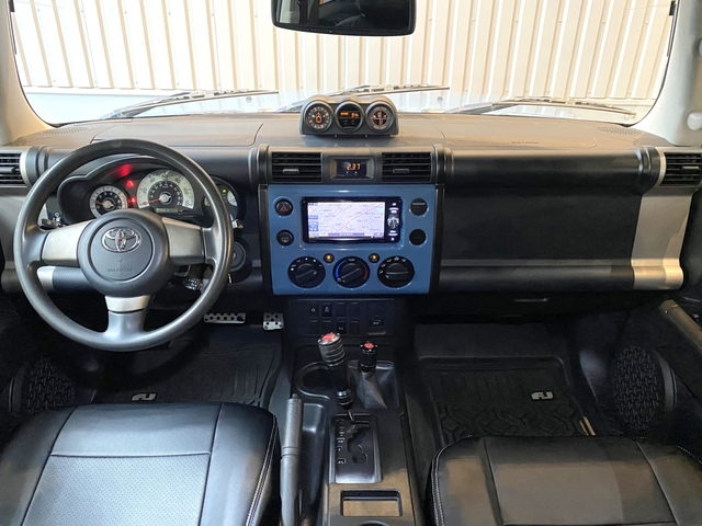 Toyota FJ Cruiser 2