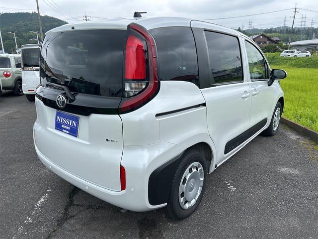 Toyota Sienta 5