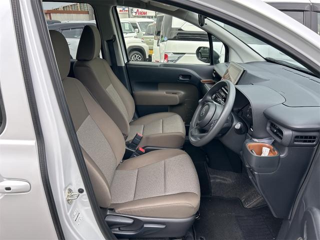 Toyota Sienta 7