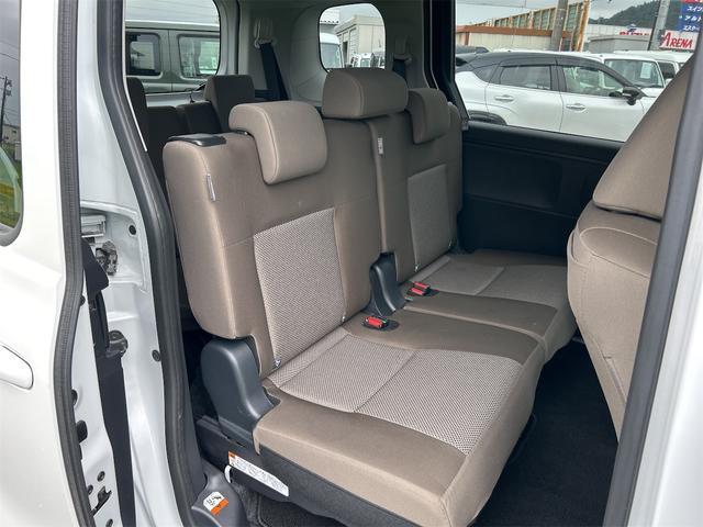 Toyota Sienta 8