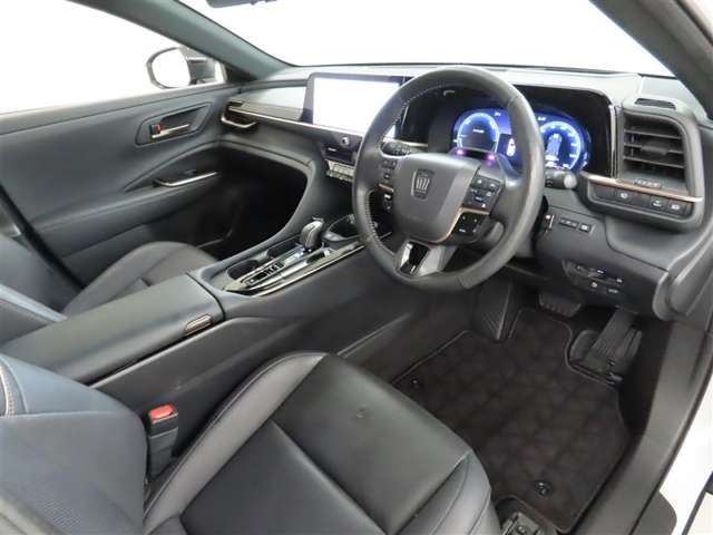 Toyota Crown Sport 11