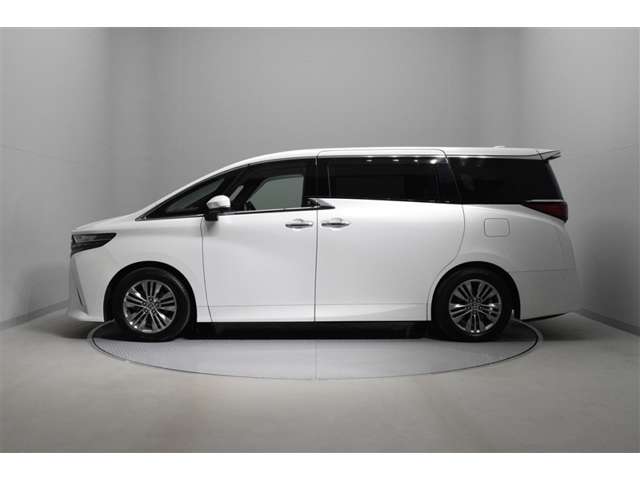 Toyota Alphard 4