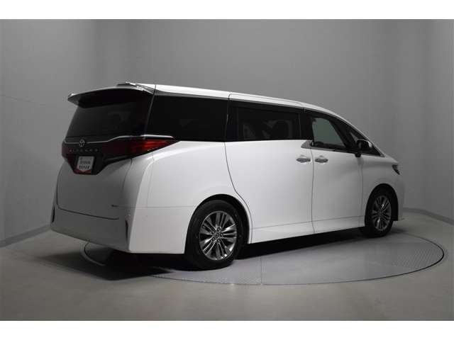 Toyota Alphard 6
