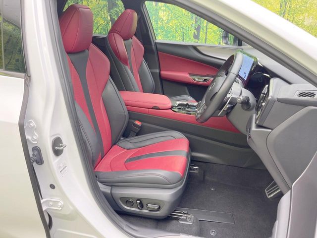 Lexus NX 8