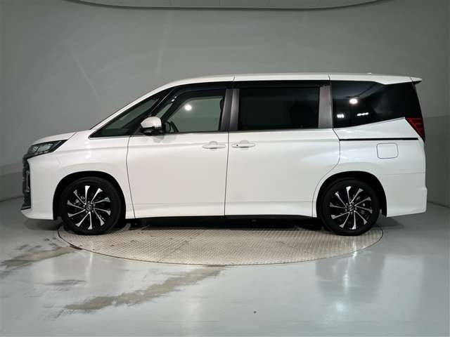 Toyota Noah 3