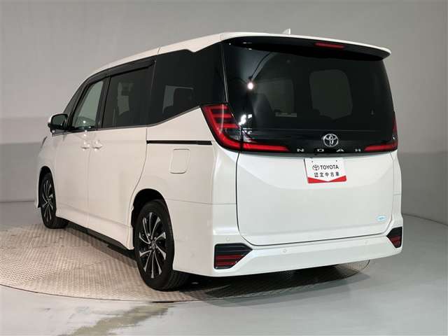 Toyota Noah 5