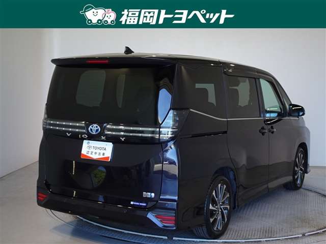 Toyota Voxy 3
