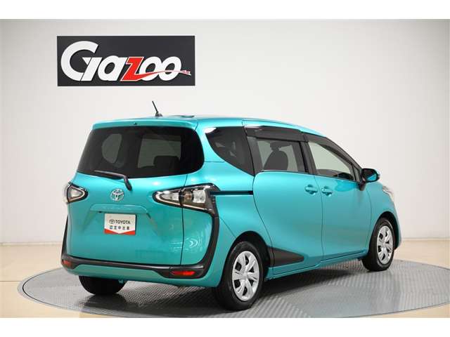 Toyota Sienta 5