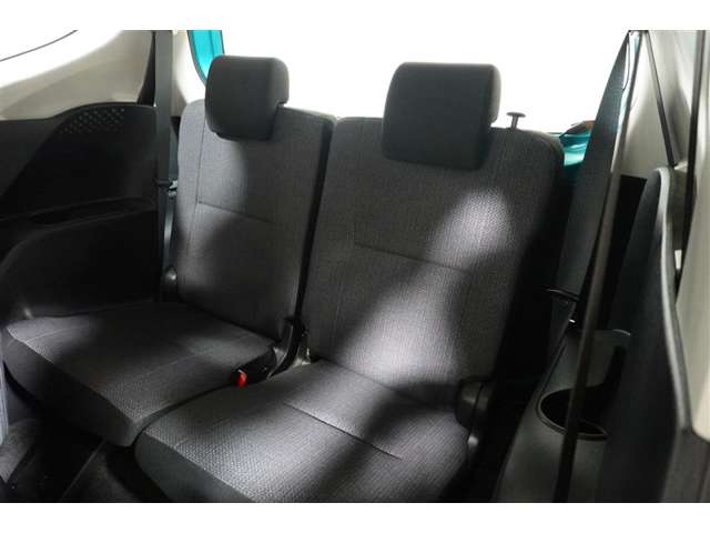 Toyota Sienta 8