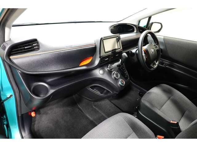 Toyota Sienta 10