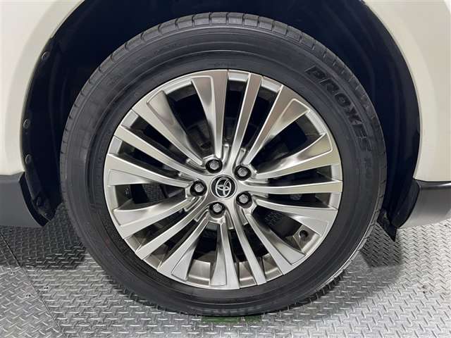 Toyota Harrier 4
