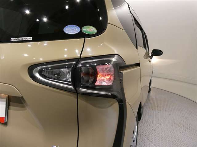 Toyota Sienta 11