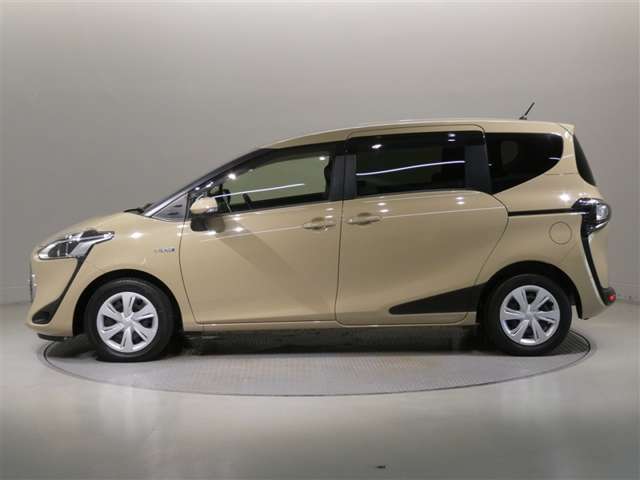 Toyota Sienta 4