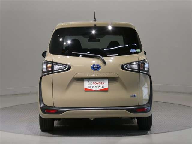 Toyota Sienta 6