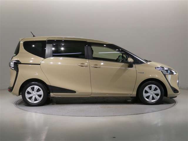 Toyota Sienta 8