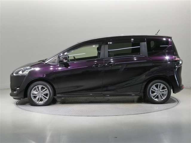 Toyota Sienta 4