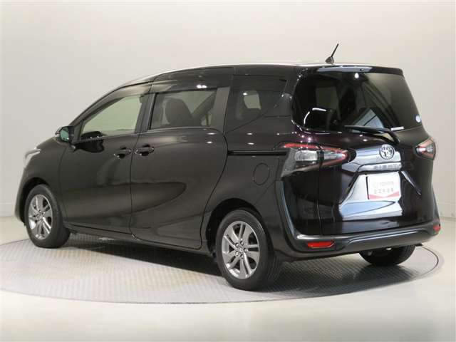 Toyota Sienta 5