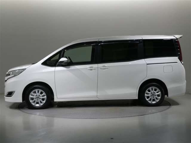 Toyota Noah 4
