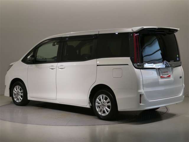 Toyota Noah 5