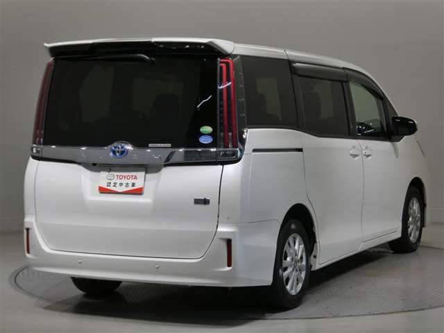 Toyota Noah 7
