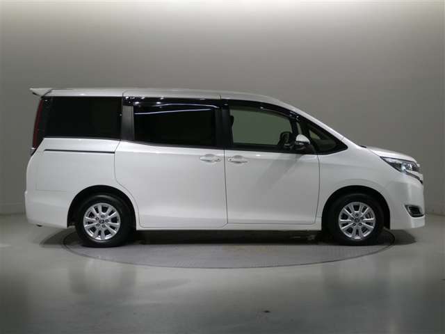Toyota Noah 8