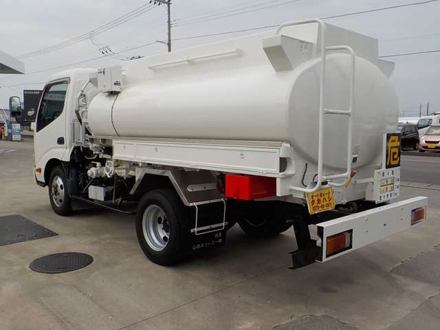 Hino Dutro 3