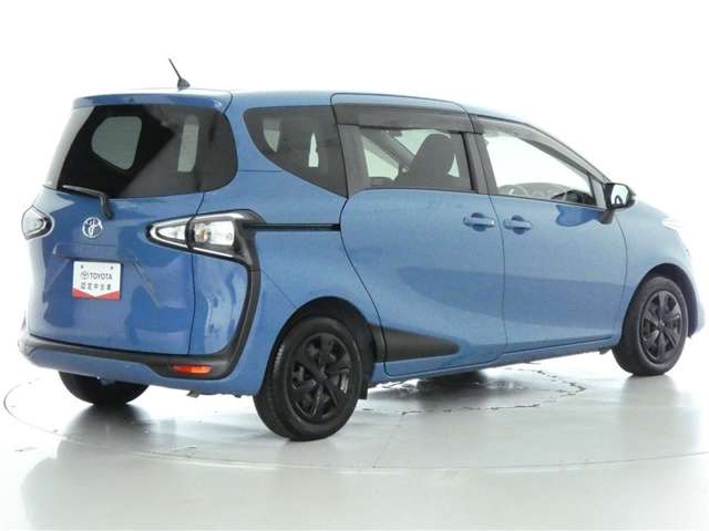 Toyota Sienta 6