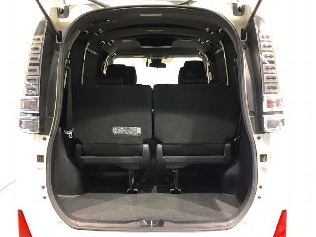 Toyota Voxy 12
