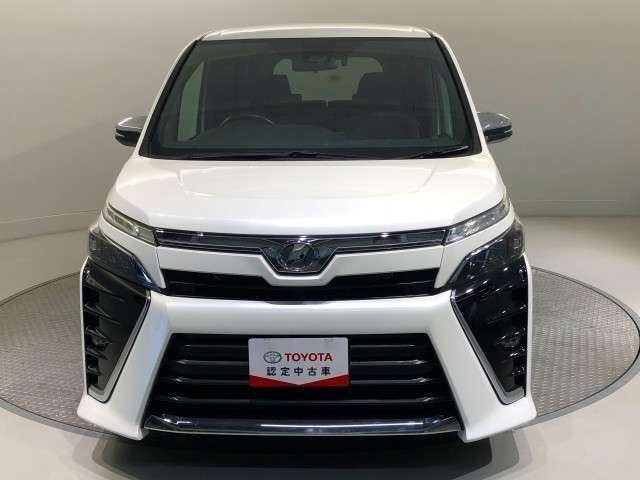 Toyota Voxy 4