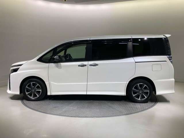 Toyota Voxy 5