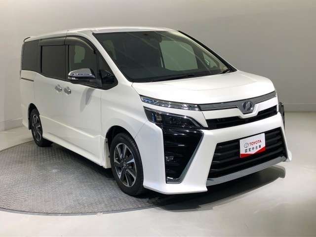 Toyota Voxy 9