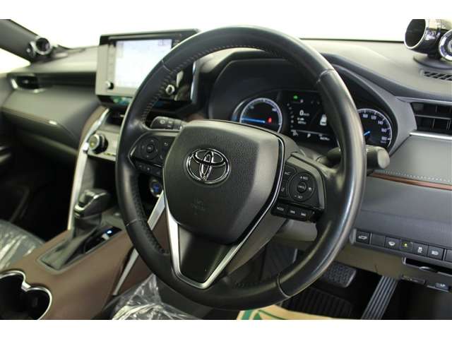 Toyota Harrier 4