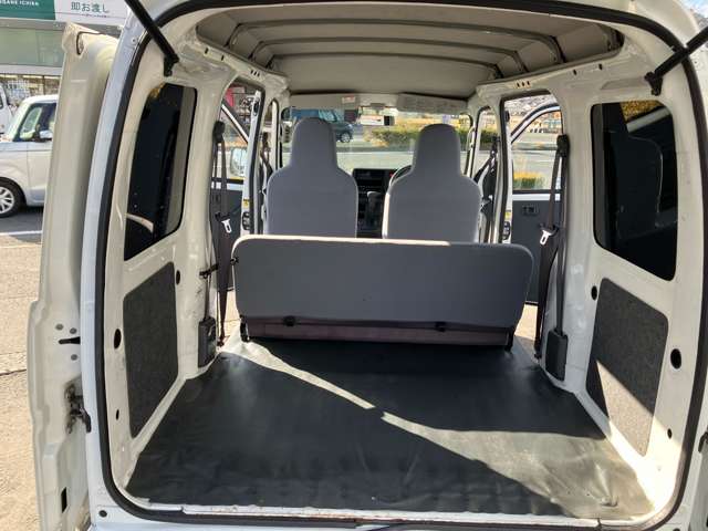Daihatsu Hijet Cargo 11