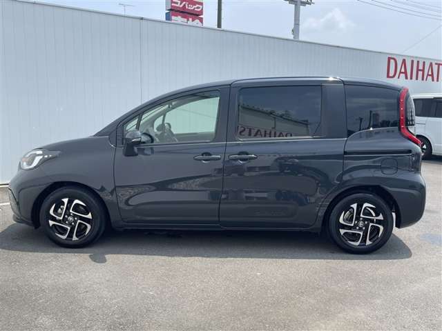 Toyota Sienta 2