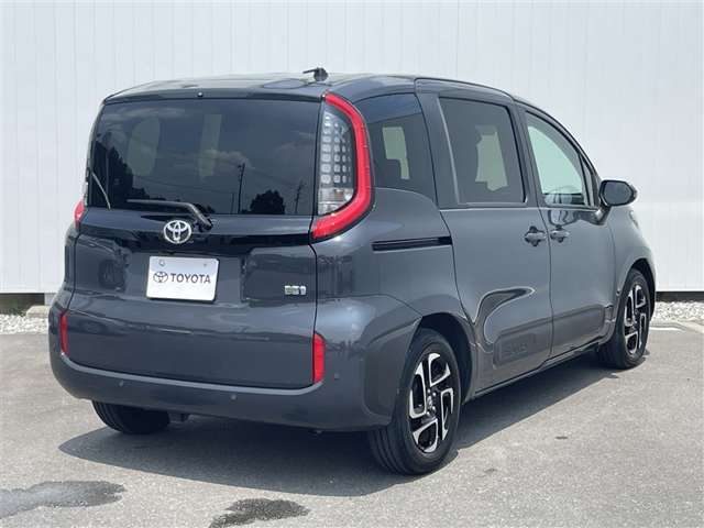 Toyota Sienta 3