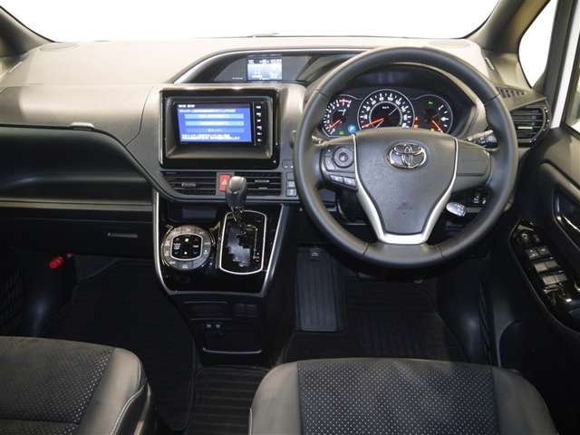 Toyota Voxy 6