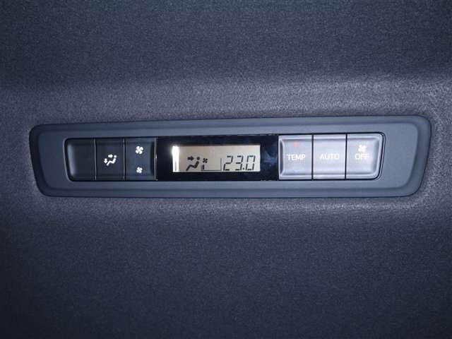 Toyota Voxy 9