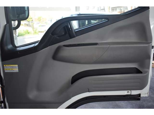 Mitsubishi Fuso Canter 9